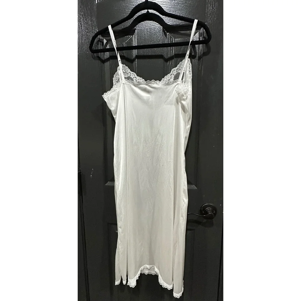 Melody Lingerie Vintage White Lace Trim Full Slip‎ Antron III Nylon Made in USA
